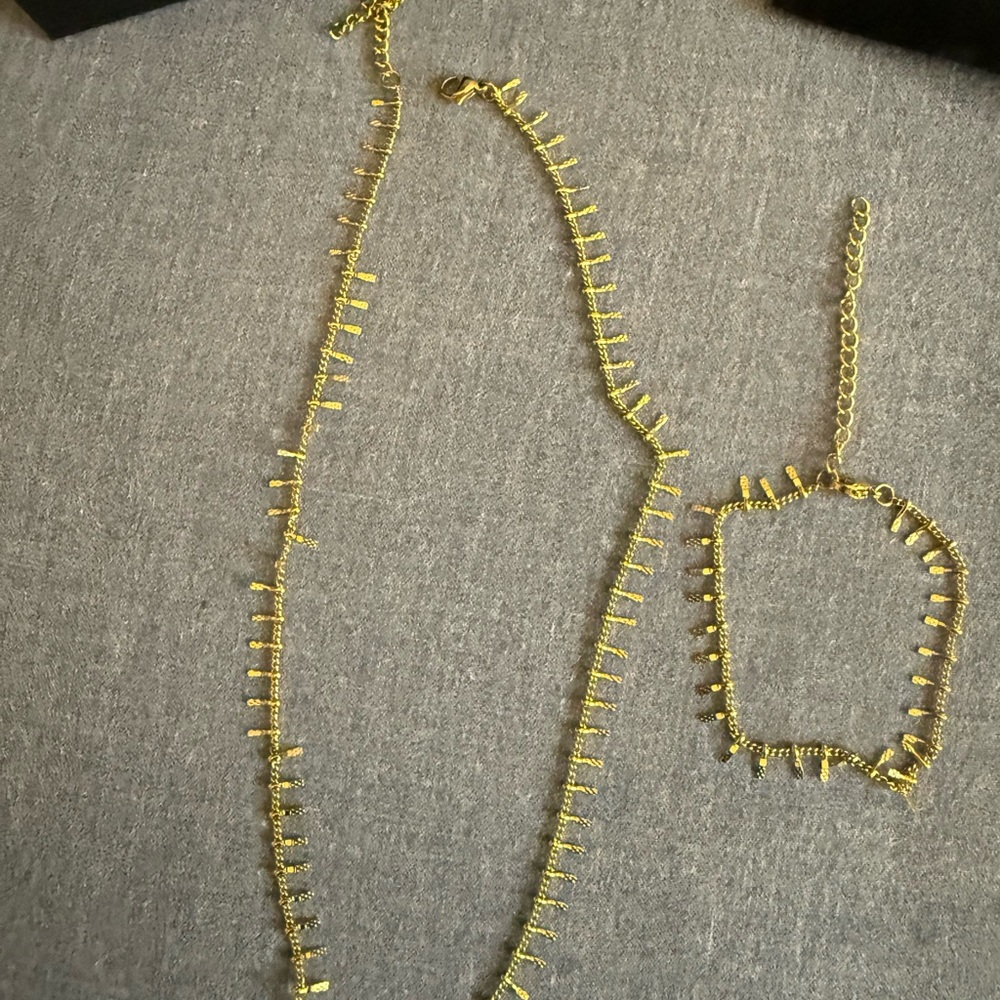 Chic Gold Necklace and Bracelet Set